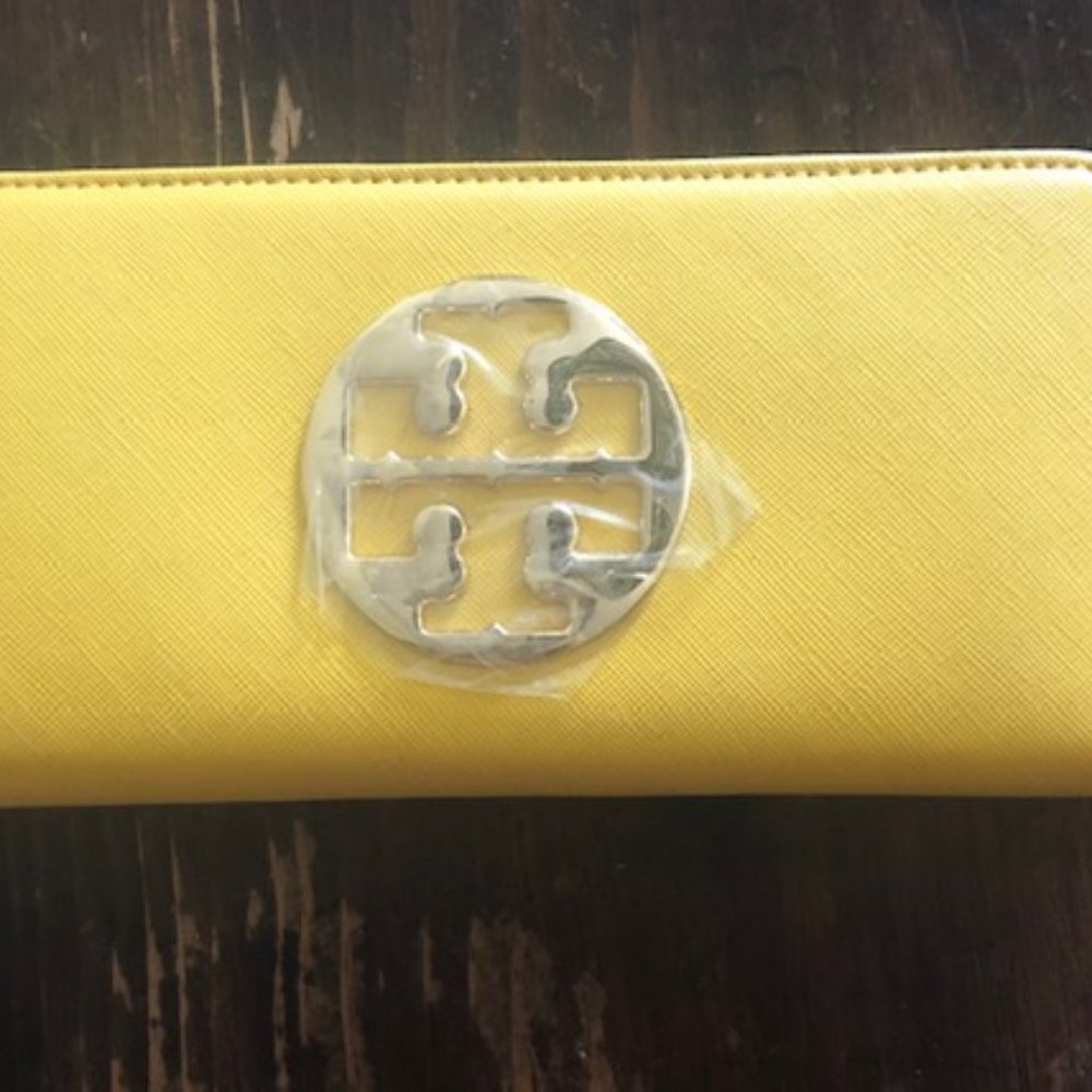 Never used Tory Burch Zippy Wallet